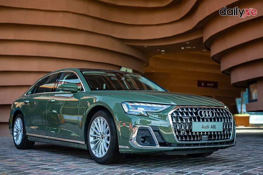 ngoai-that-audi-a8-05-304830j
