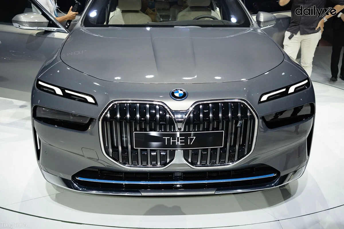 ngoai-that-bmw-i7-05-321219j