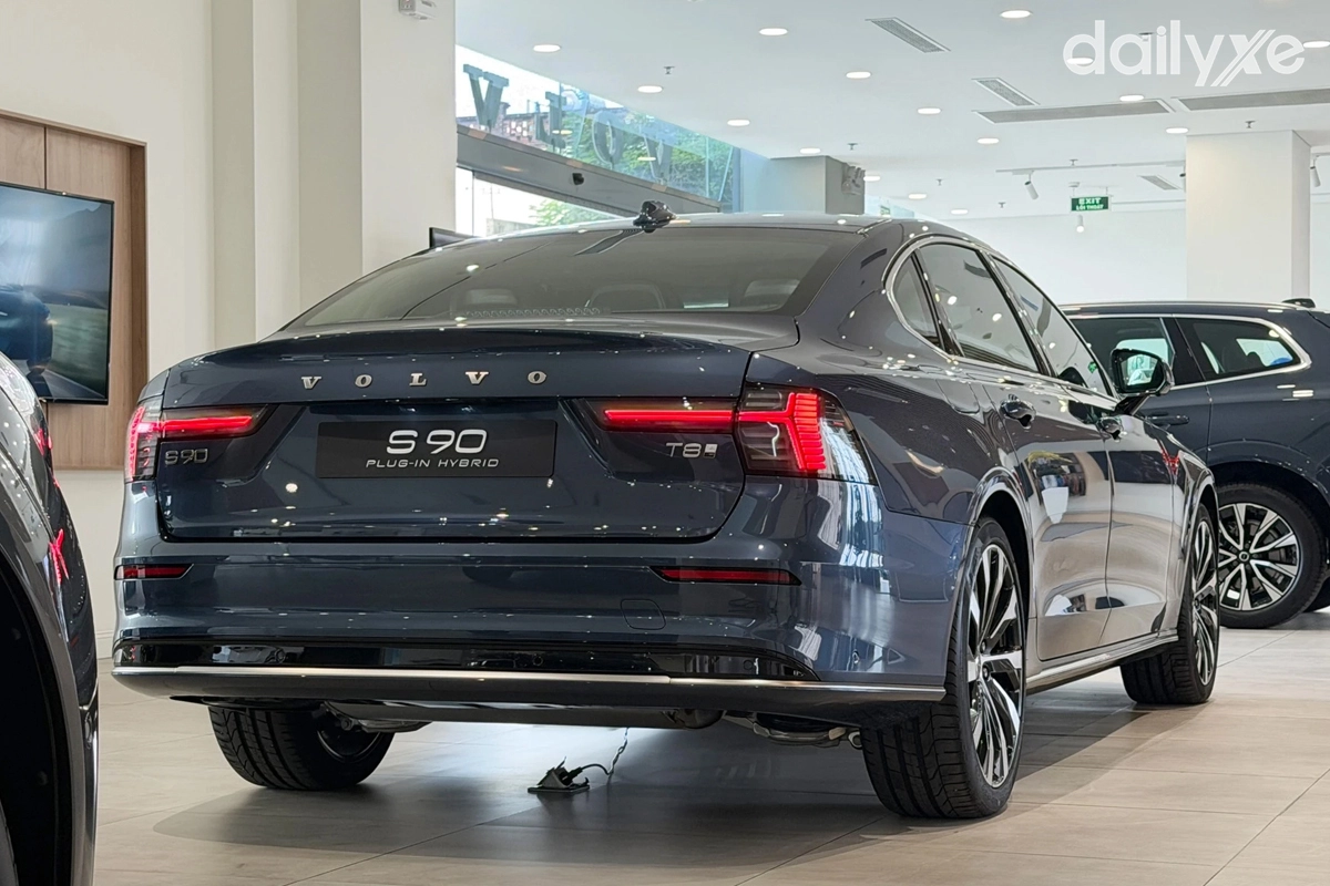 volvo-s90-t8-recharge-08-345639j